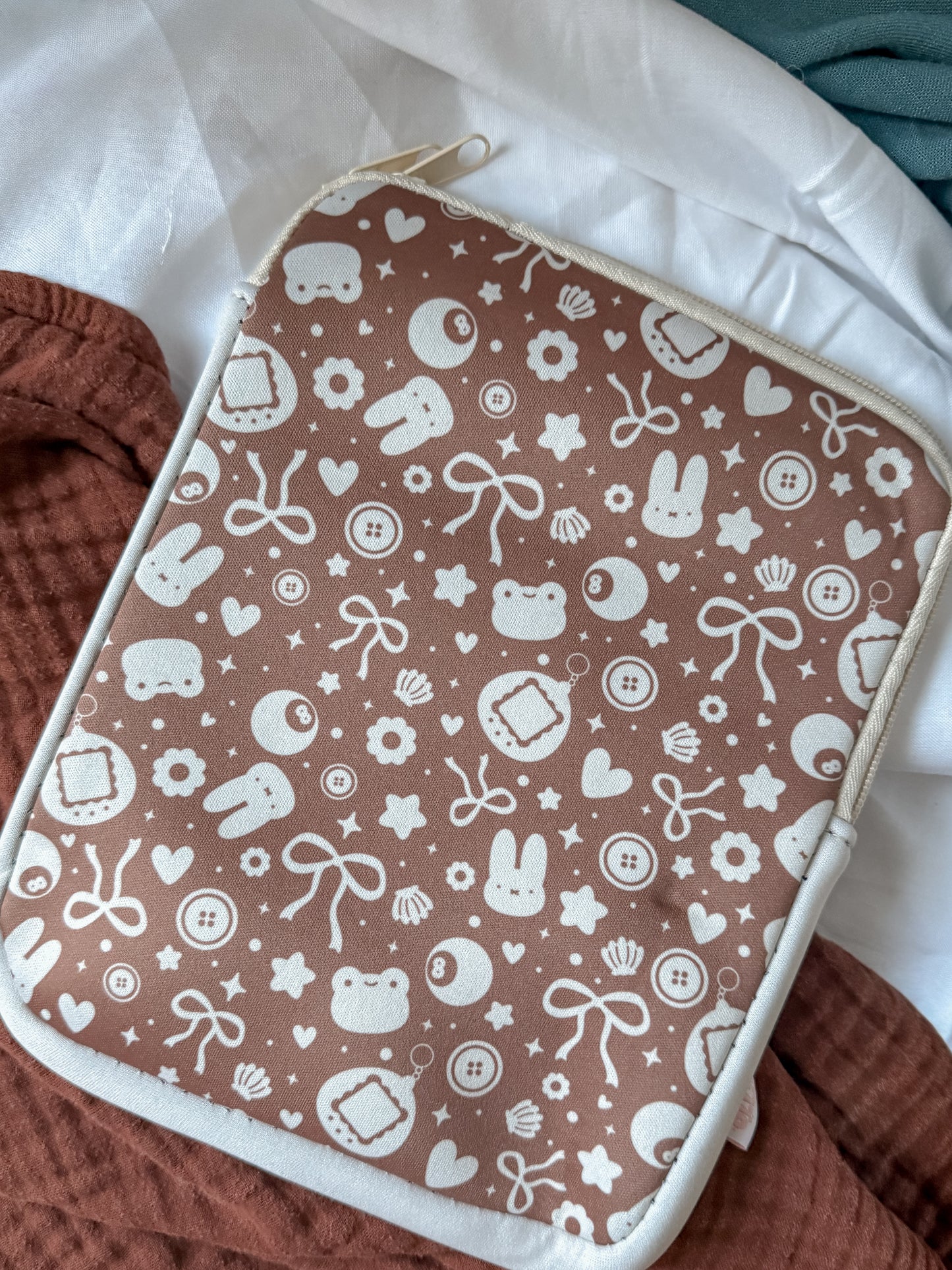 Retro Readers Sleeve