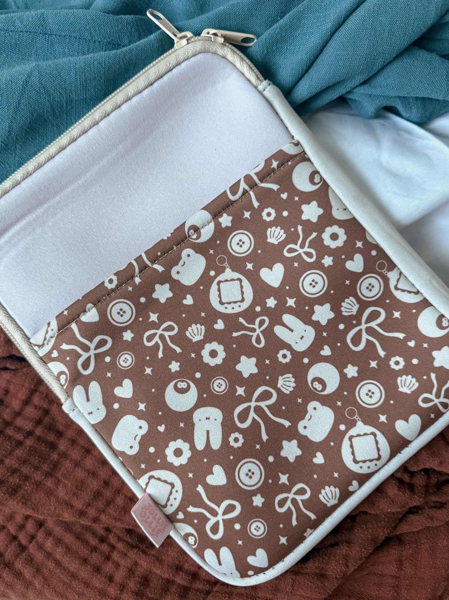 Retro Readers Sleeve